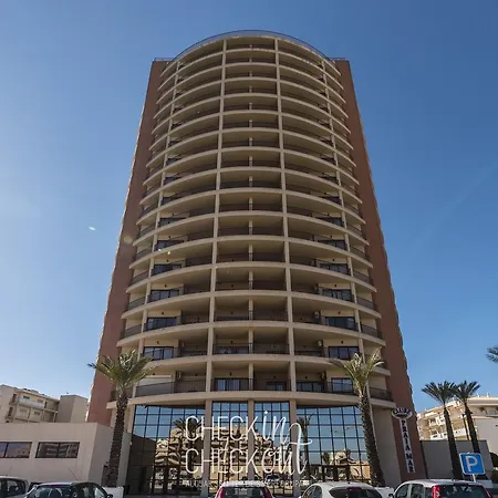 Checkincheckout - City Center Beach Flat Апартаменти